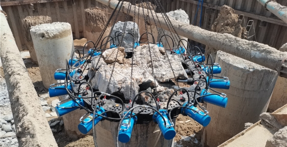         中鐵大橋局2.3米大樁，高效破拆       